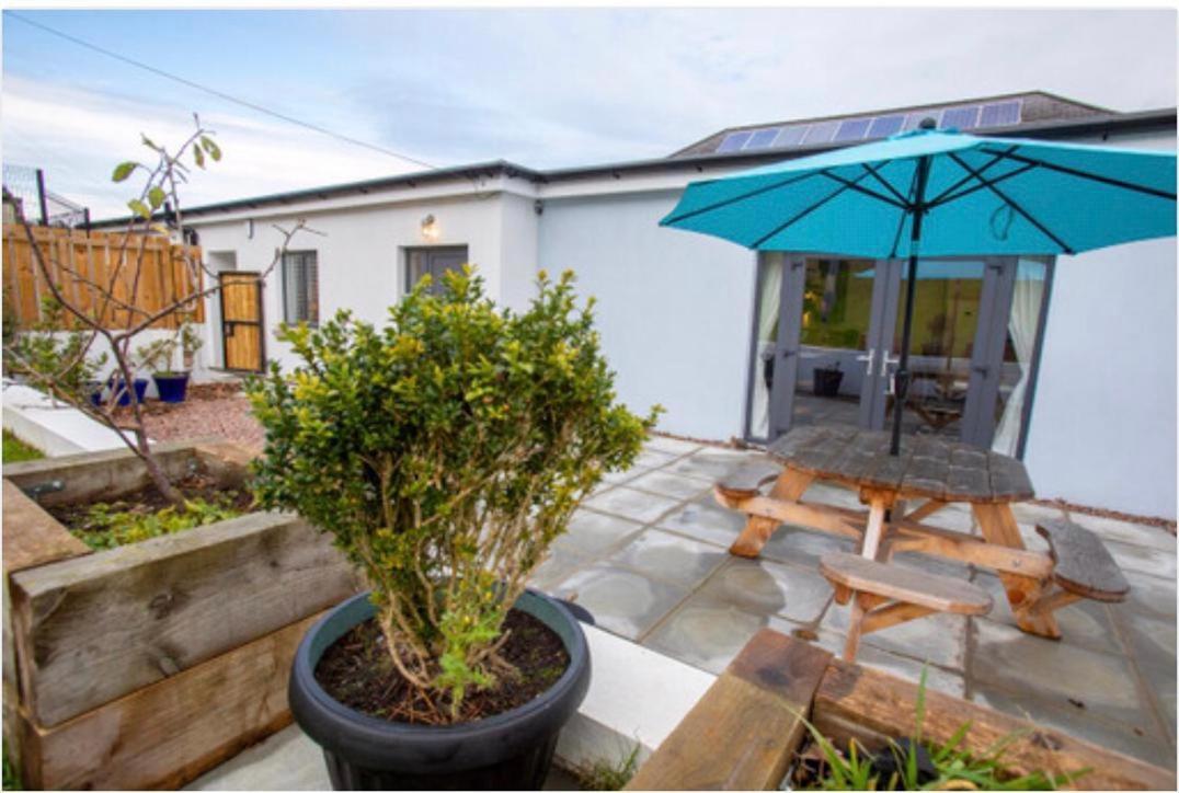 Josies Place At Waters Edge Self Catering Apartment Glenarm Exterior foto